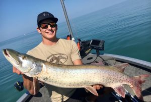 Mastering the Hunt Summer Fishing for Muskie - Proven Tips and Strategies for Tackling Elusive Predators in the Heat